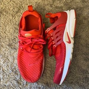 Red nike prestos